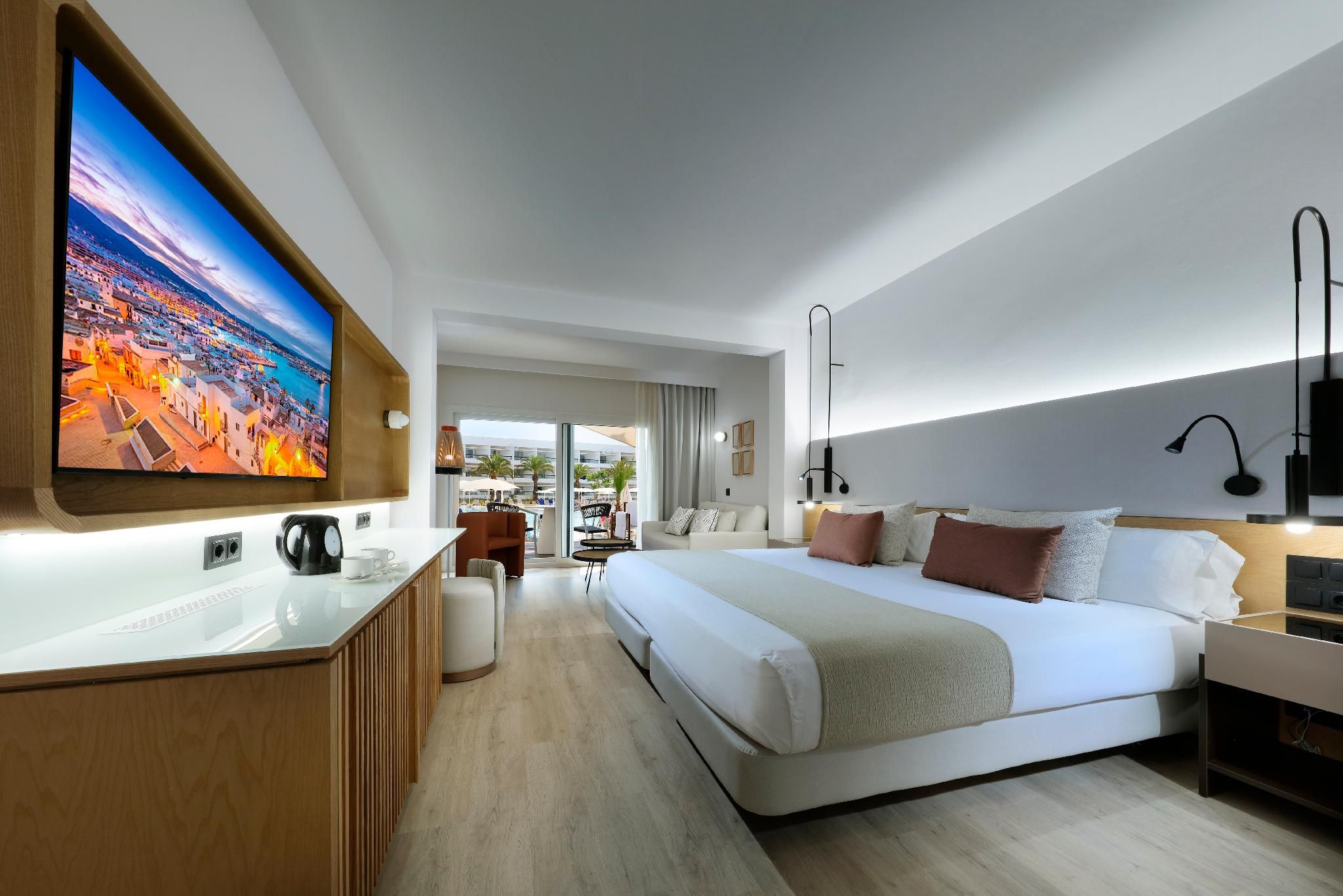 Superior Poolside Room for 2 Adults and 2 Children