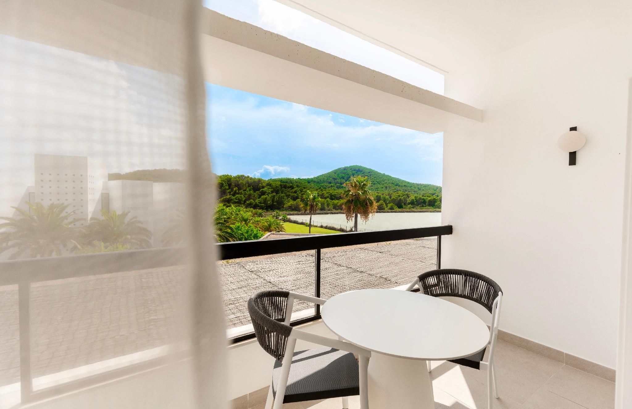 Suite with Garden View