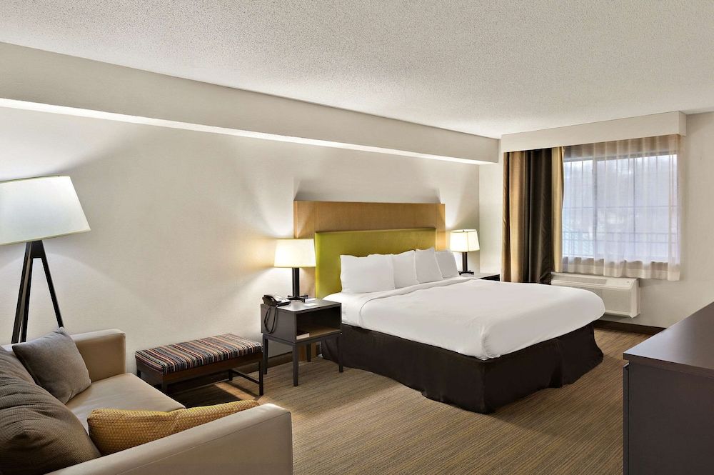 Room, 1 King Bed, Non Smoking, Balcony