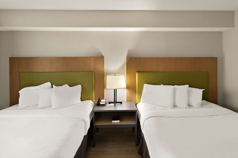 Room, 2 Queen Beds, Accessible, Non Smoking (Roll-in Shower)