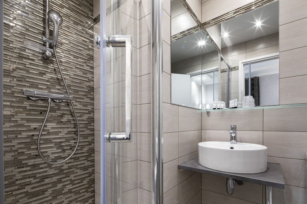 Hotel de Geneve Double Room 5