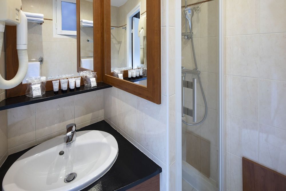 Hotel de Geneve Double Room 7