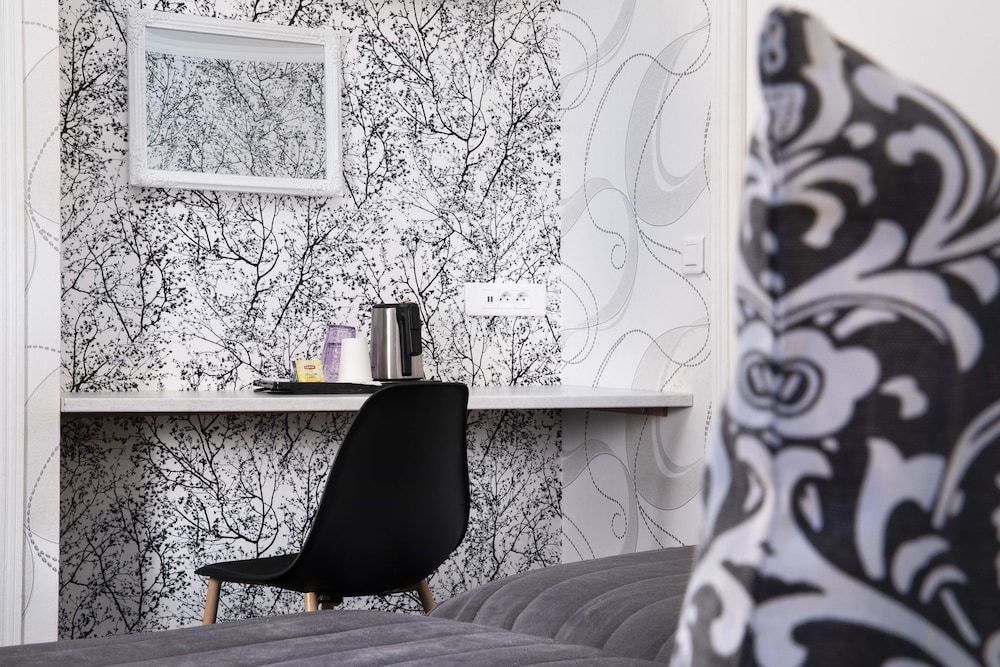 Hotel de Geneve Double Room 4