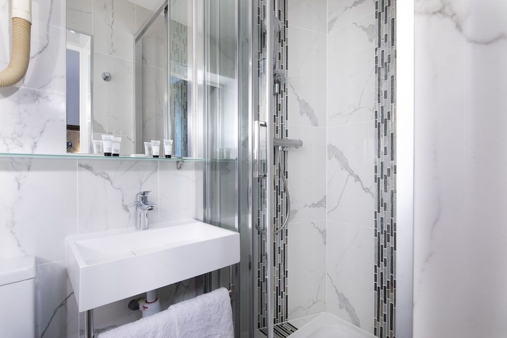 Hotel de Geneve Double Room 6