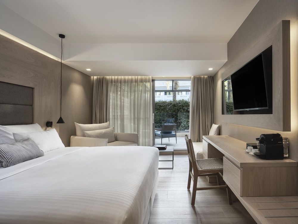 Sea View Cityscape Hotel Deluxe Double Room, Terrace 2