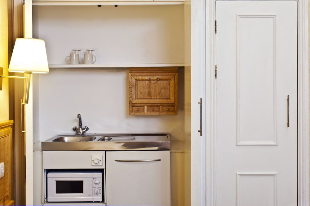 Grange Portland Double Studio with Kitchenette 6