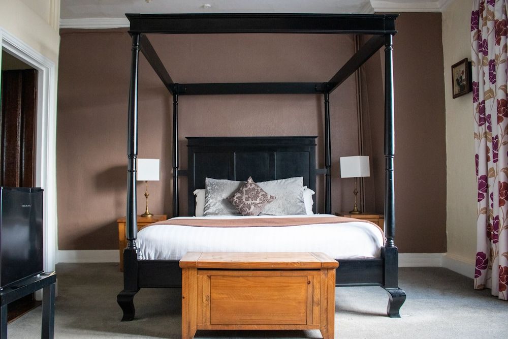 The Scole Hotel Double Room, Ensuite (4 poster) 3