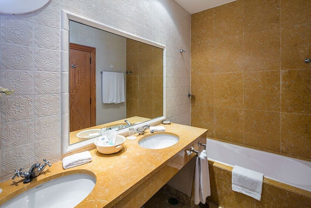 Belver Boa Vista Hotel & Spa - Adults Only Basic Double or Twin Room, City View 4