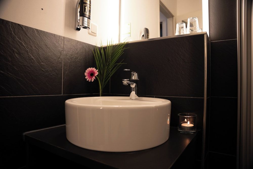 Hotel Medo Köln Standard Double Room 3