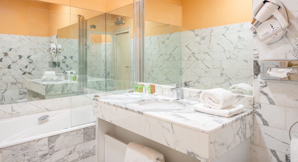 Grand Hotel des Templiers Classic Double Room Single Use, Private Bathroom 7