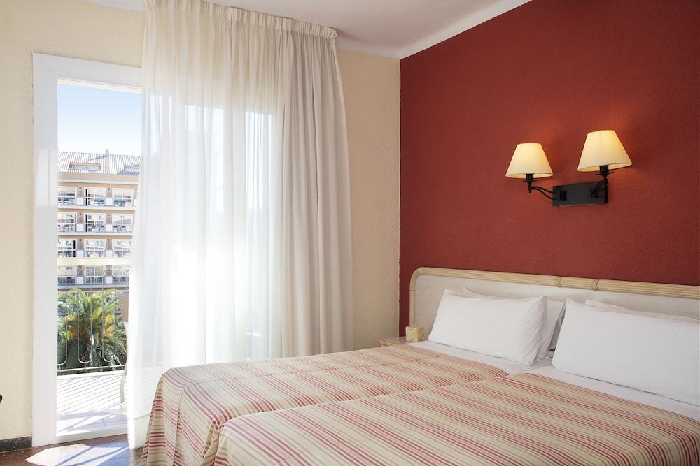 Triple room (2 adults and 1 child)