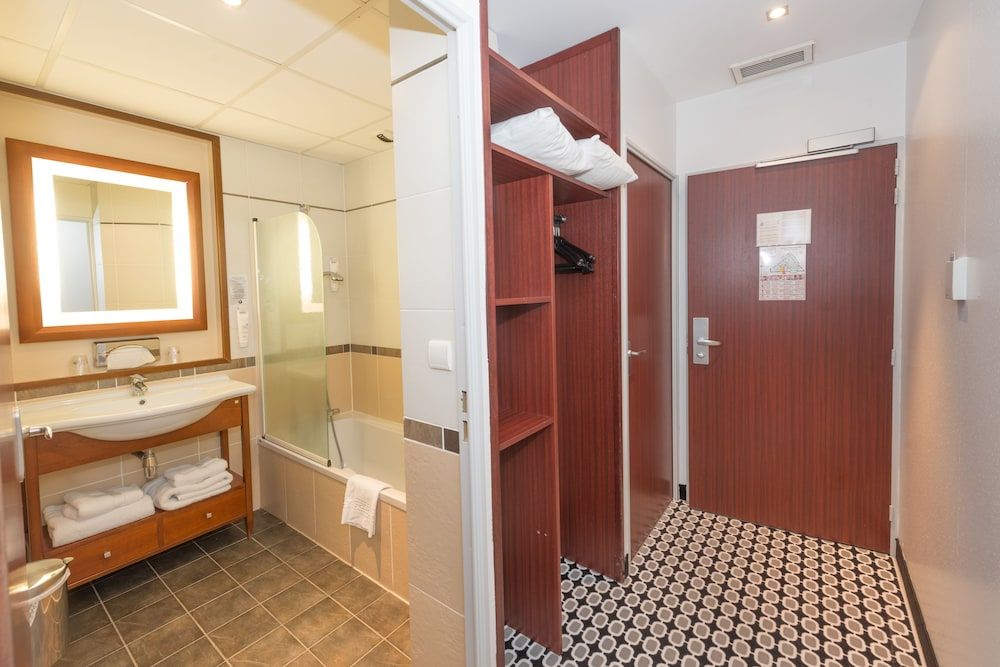 Kyriad Limoges Centre - Gare - Atrium Standard Room, 1 Double Bed 13