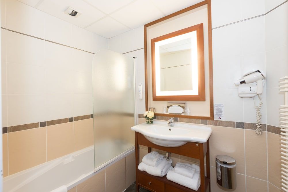 Kyriad Limoges Centre - Gare - Atrium Standard Room, 1 Double Bed 12