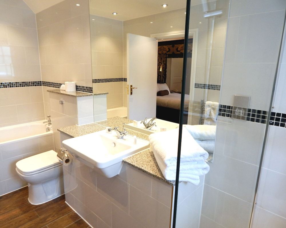 Tulloch Castle Hotel Room (Four Poster ) 9