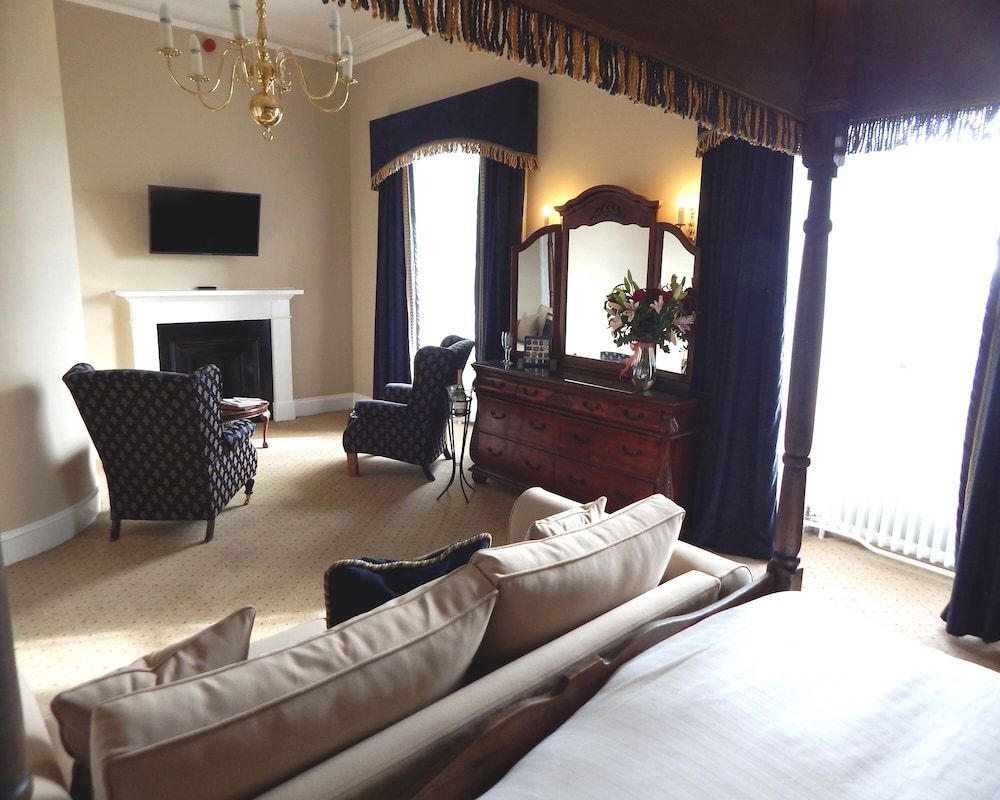 Tulloch Castle Hotel Room (Four Poster ) 12