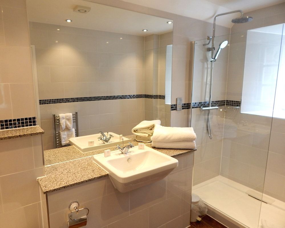 Tulloch Castle Hotel Room (Four Poster ) 10