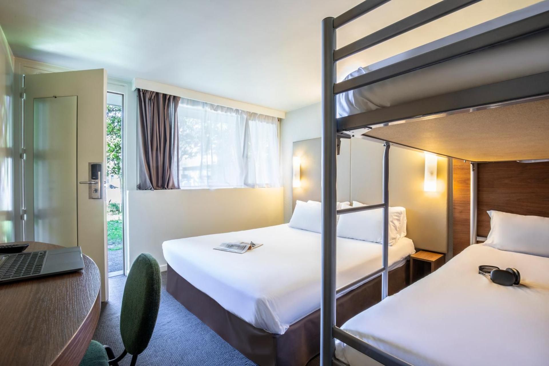 Campanile Strasbourg - Lingolsheim Hotel Standard Quadruple Room