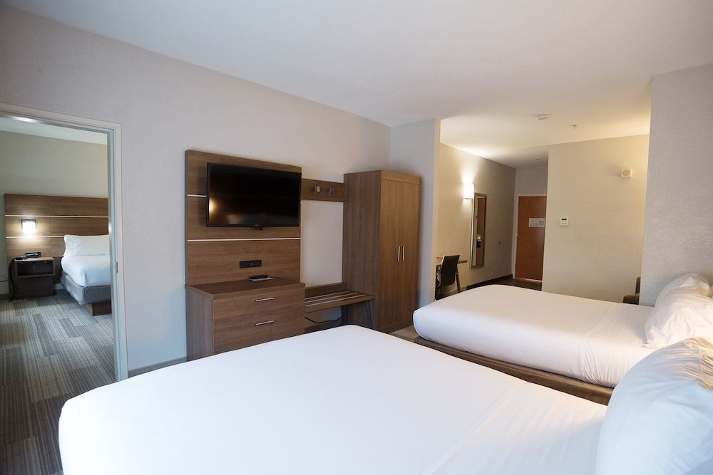 Standard Room, 1 Queen Bed