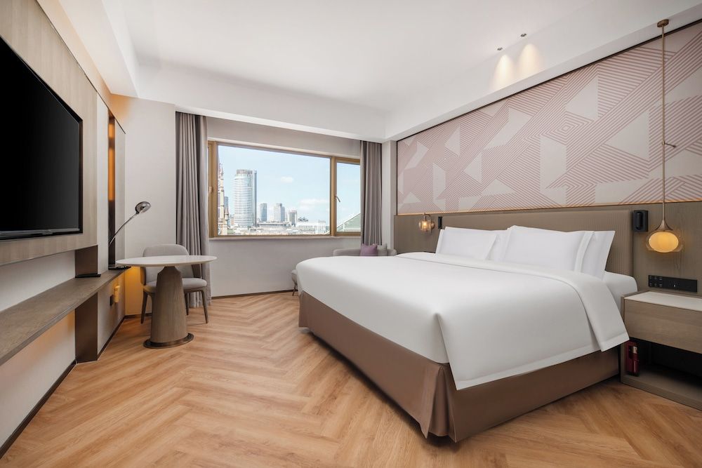 Standard Room, 1 King Bed, Smoking, City View