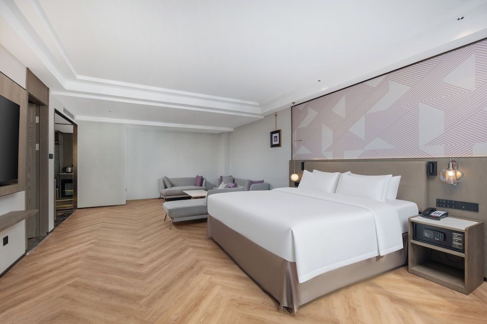 Superior Suite, 1 King Bed, Smoking, City View (Crown)