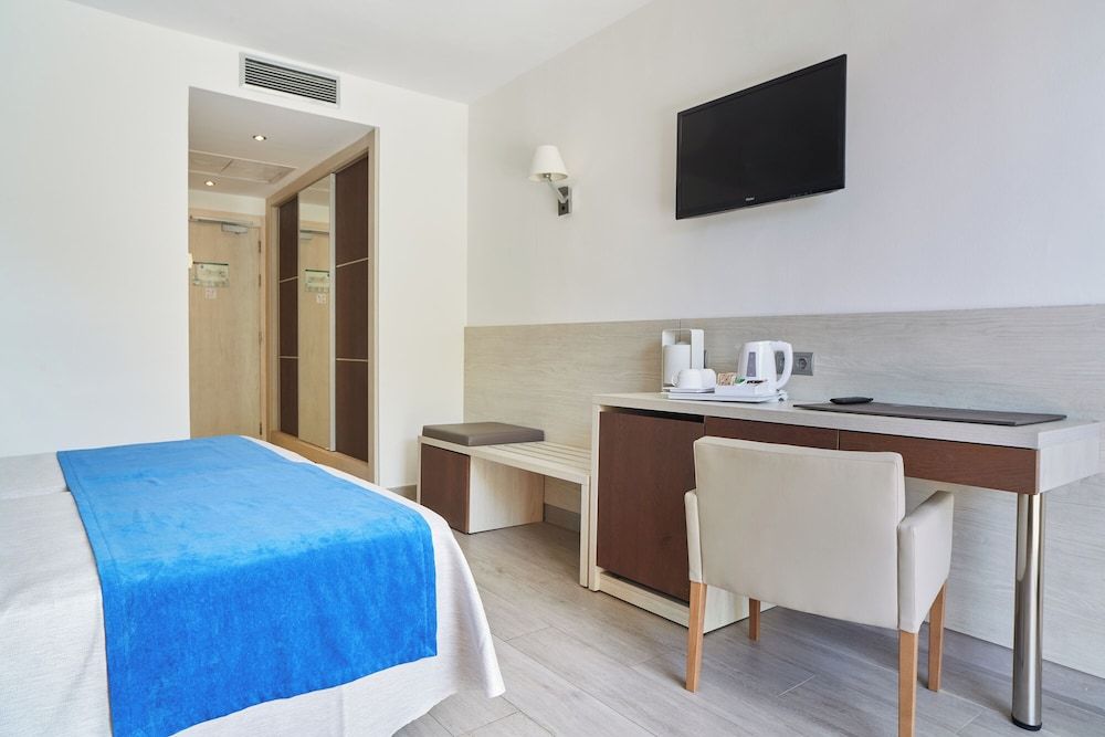 Premium Superior Room (2 Adults + 1 Child)