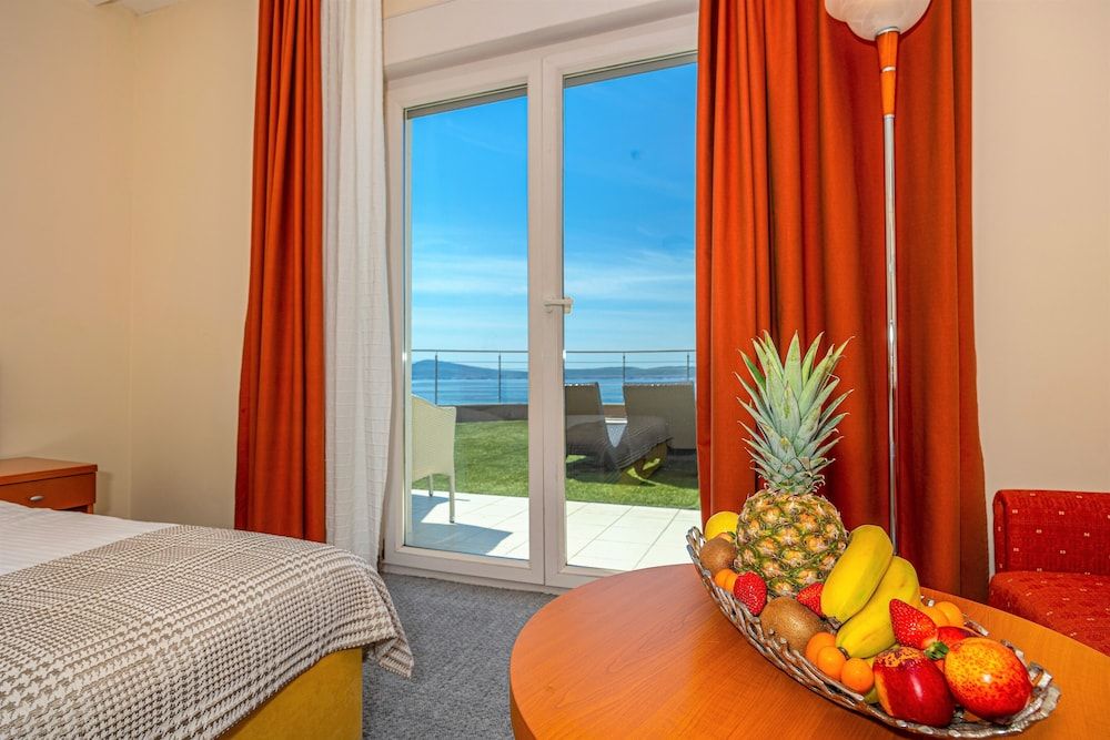 Hotel Marina Twin Room, Balcony, Sea View 4