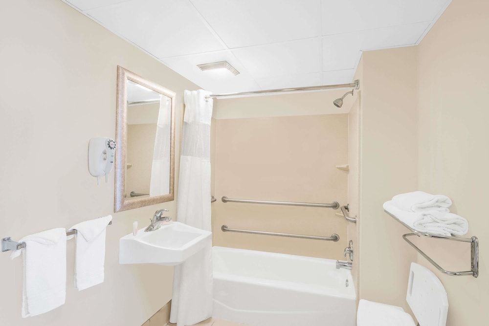 Room, 1 Queen Bed, Accessible, Non Smoking