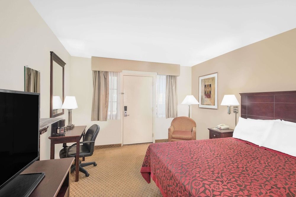 Room, 1 Queen Bed, Accessible, Smoking