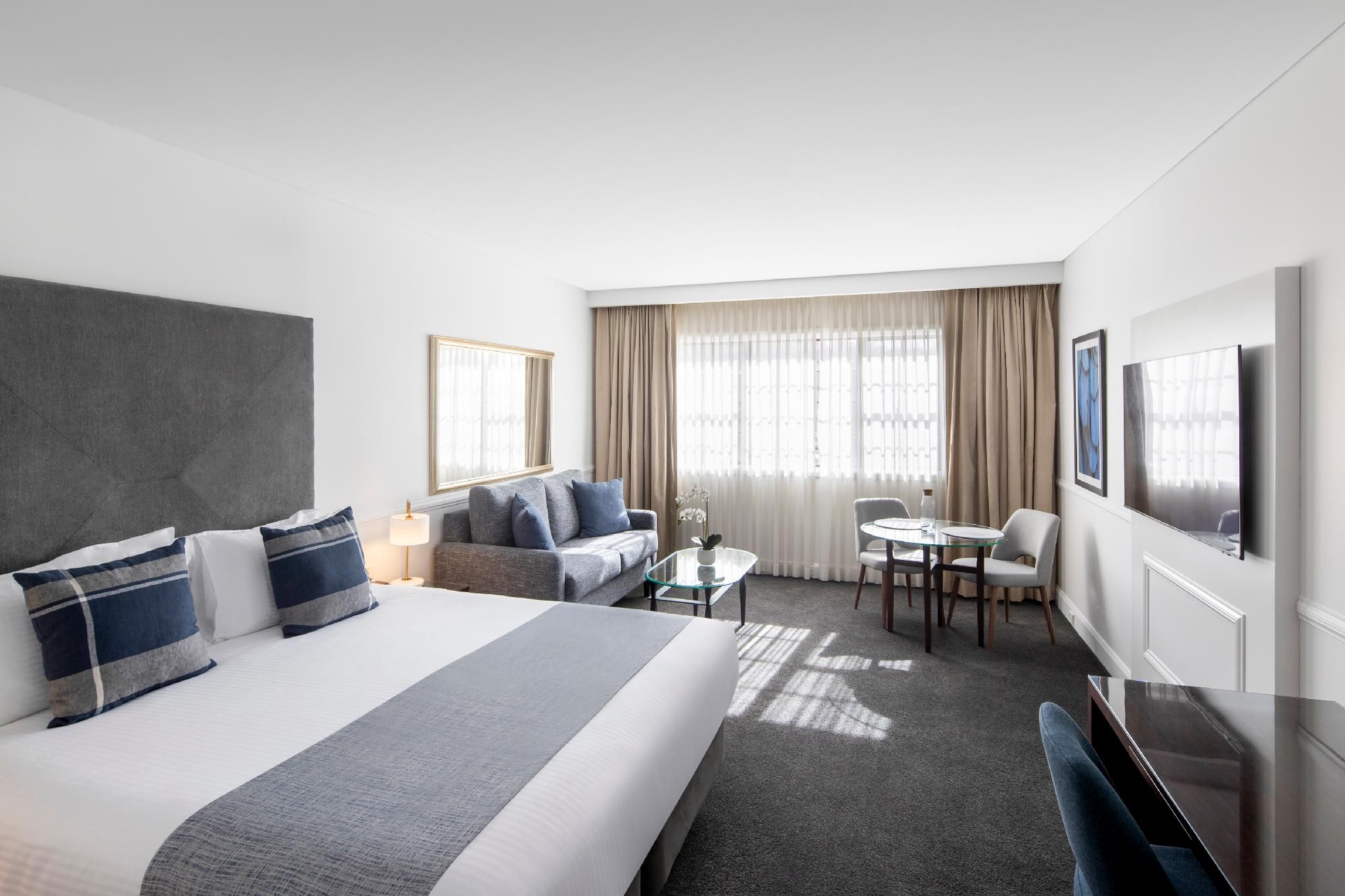 Superior Room 1 Queen Bed