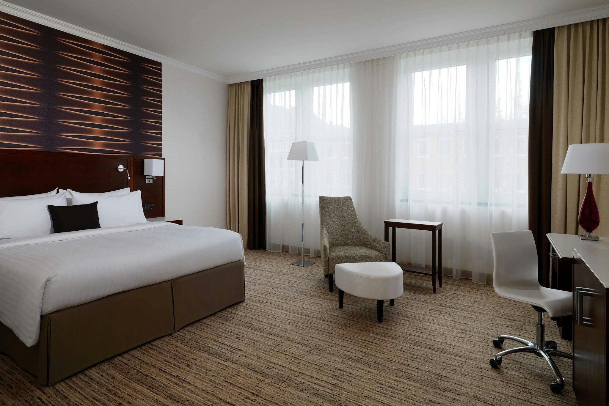 Grand Deluxe Room, Larger Guest room, 1 King