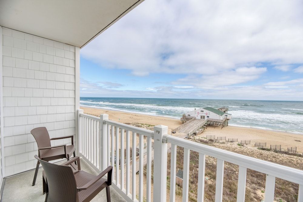 Deluxe Room, 1 King Bed with Sofa bed, Balcony, Oceanfront (Whirlpool)