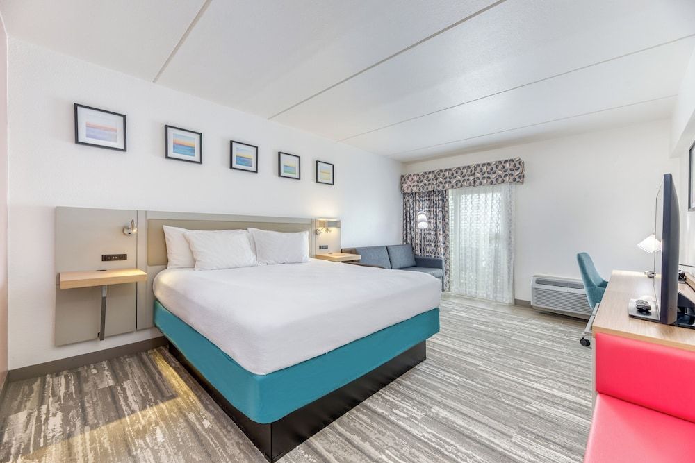 Standard Room, 1 King Bed with Sofa bed, Balcony, Oceanfront