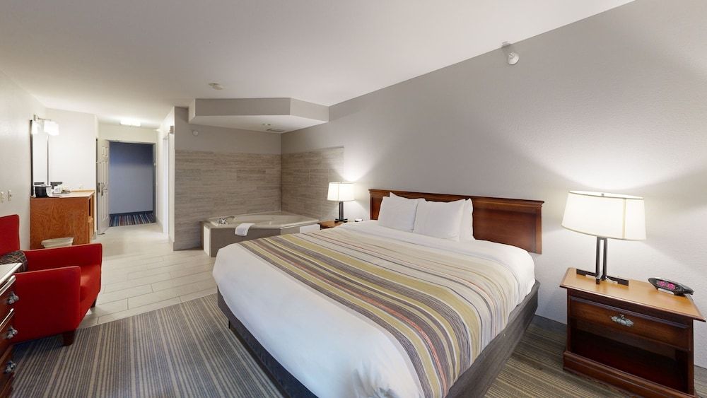 Suite, 1 King Bed, Non Smoking, Jetted Tub