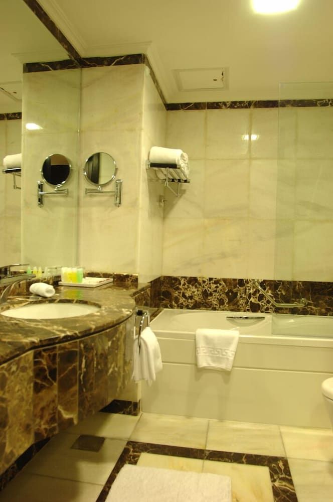 Sharjah Palace Hotel Classic Twin Room 4