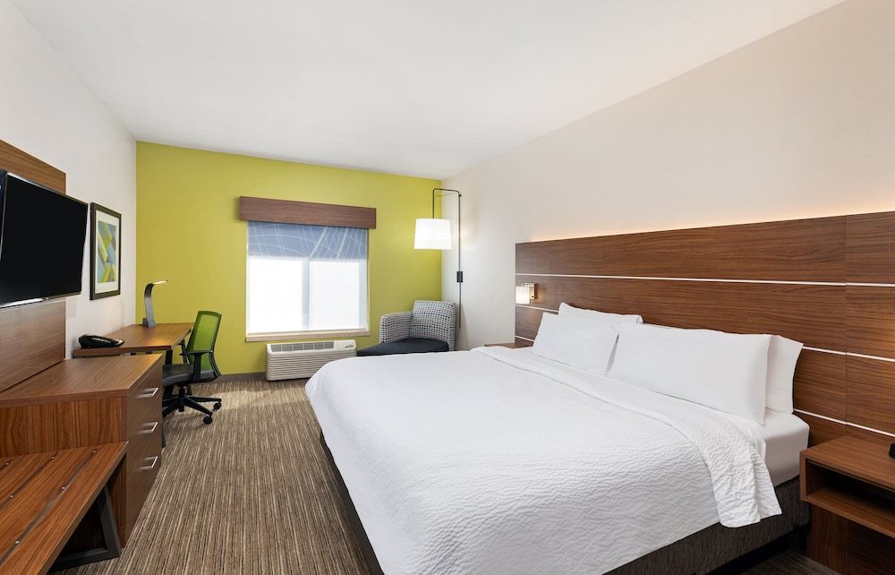 Standard Room, 1 King Bed (Extra Floor Space)