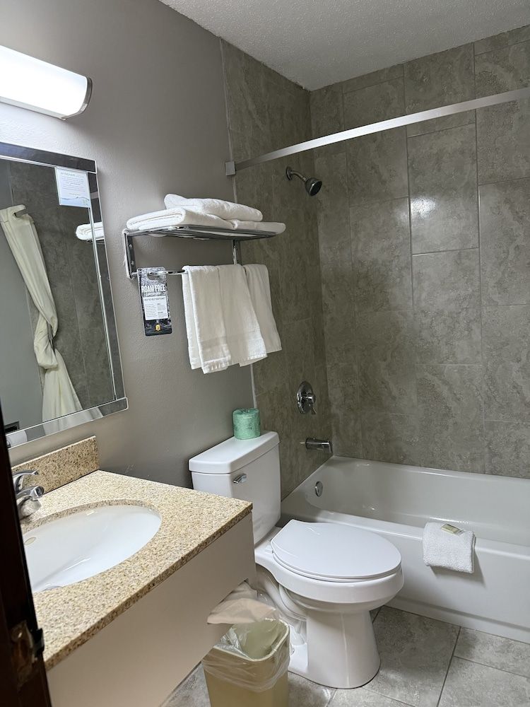 Standard Room, 1 Queen Bed