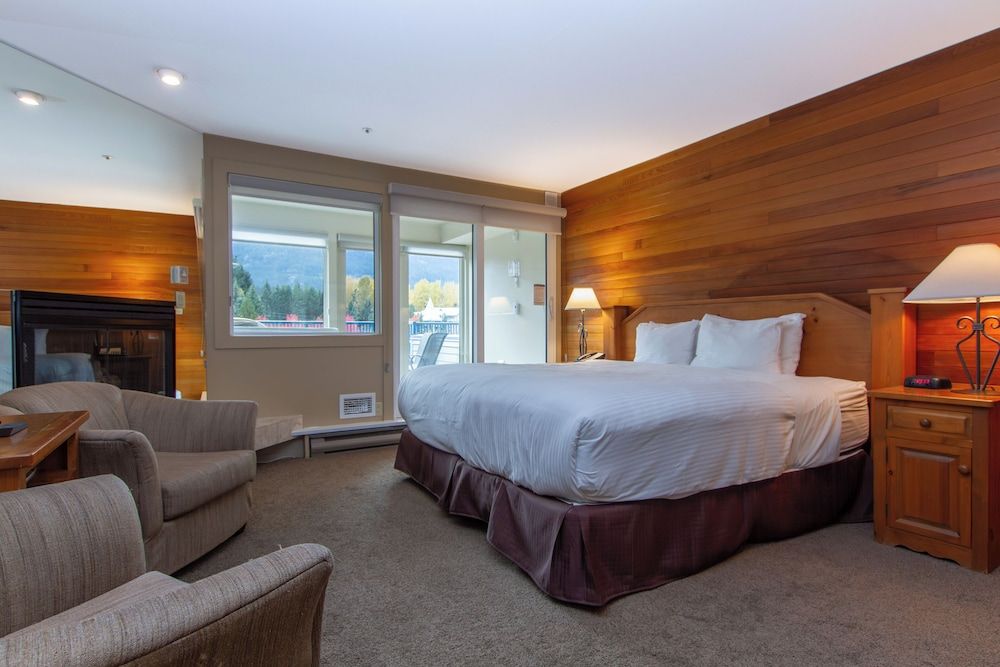 Condo, 1 Bedroom + Loft, Hot Tub (Unit 208)