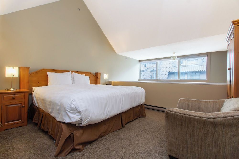 Studio + Loft (Unit 309)