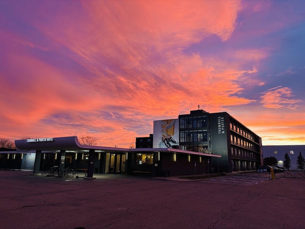 undefined Trumbull and Porter Hotel