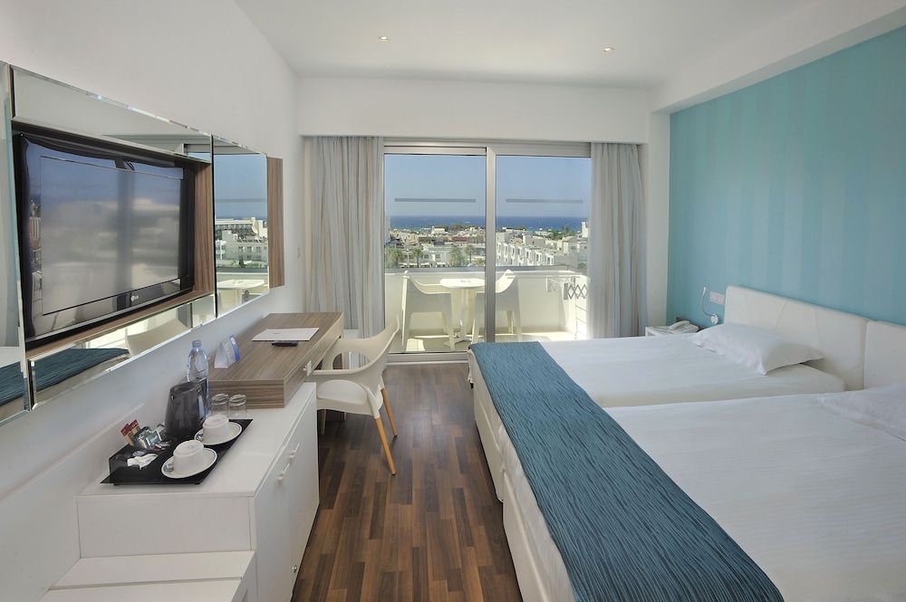 Superior Room, Pool View