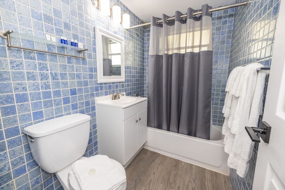 Suites on South Beach Junior Suite, 1 King Bed 9