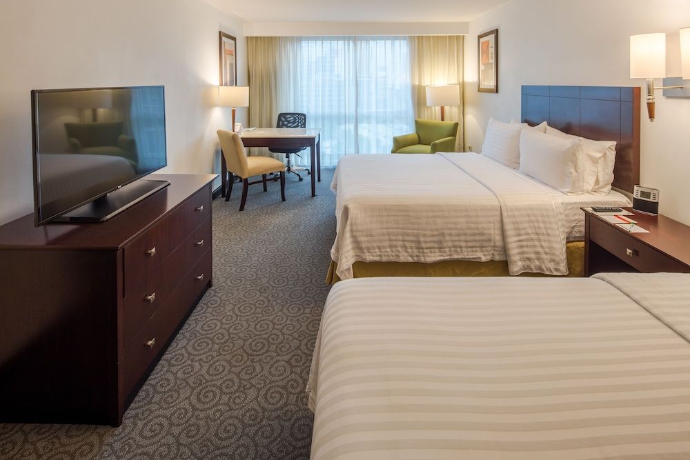Standard Room, 2 Double Beds (High Floor)