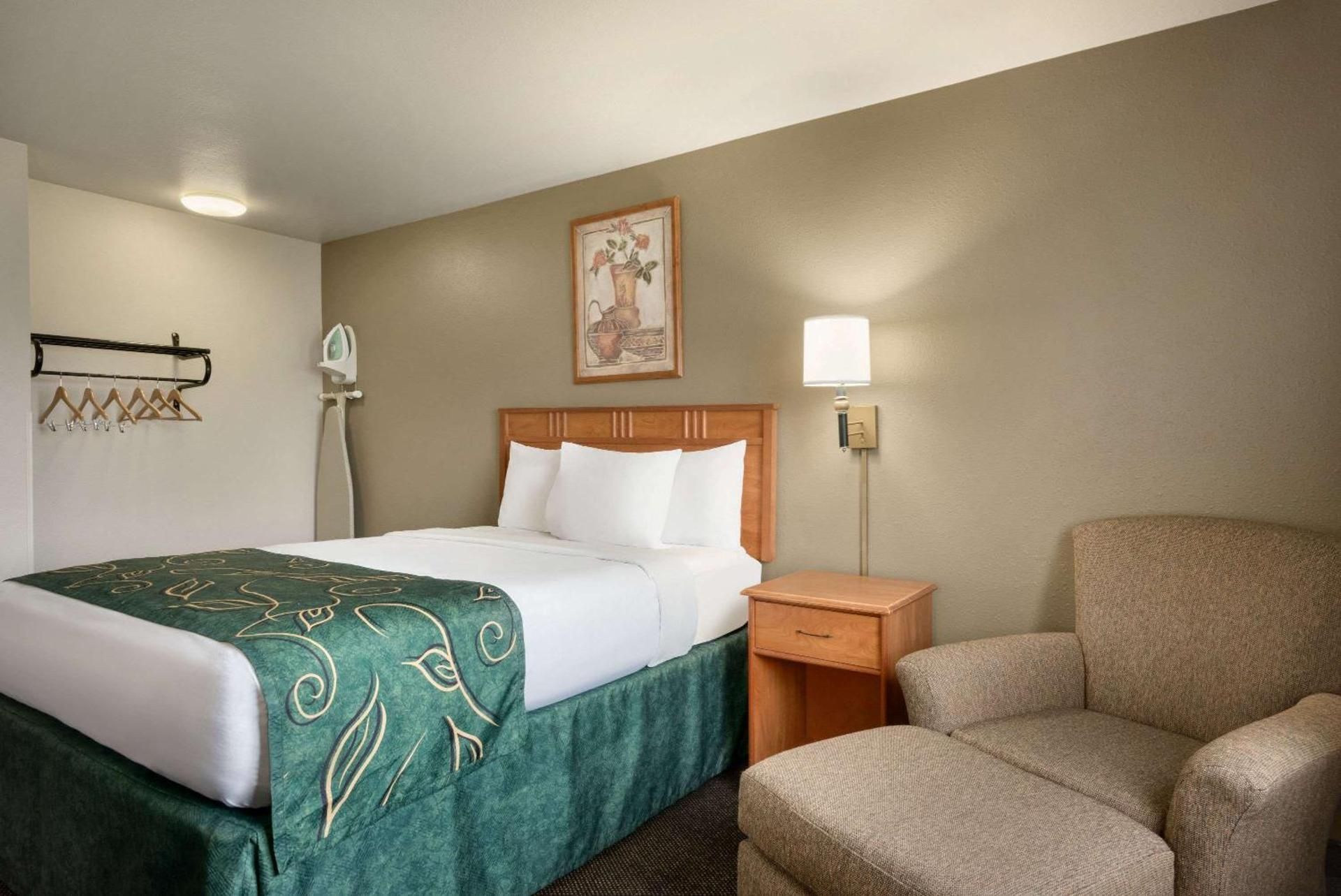 2 Queen Beds Accessible Room Non-Smoking