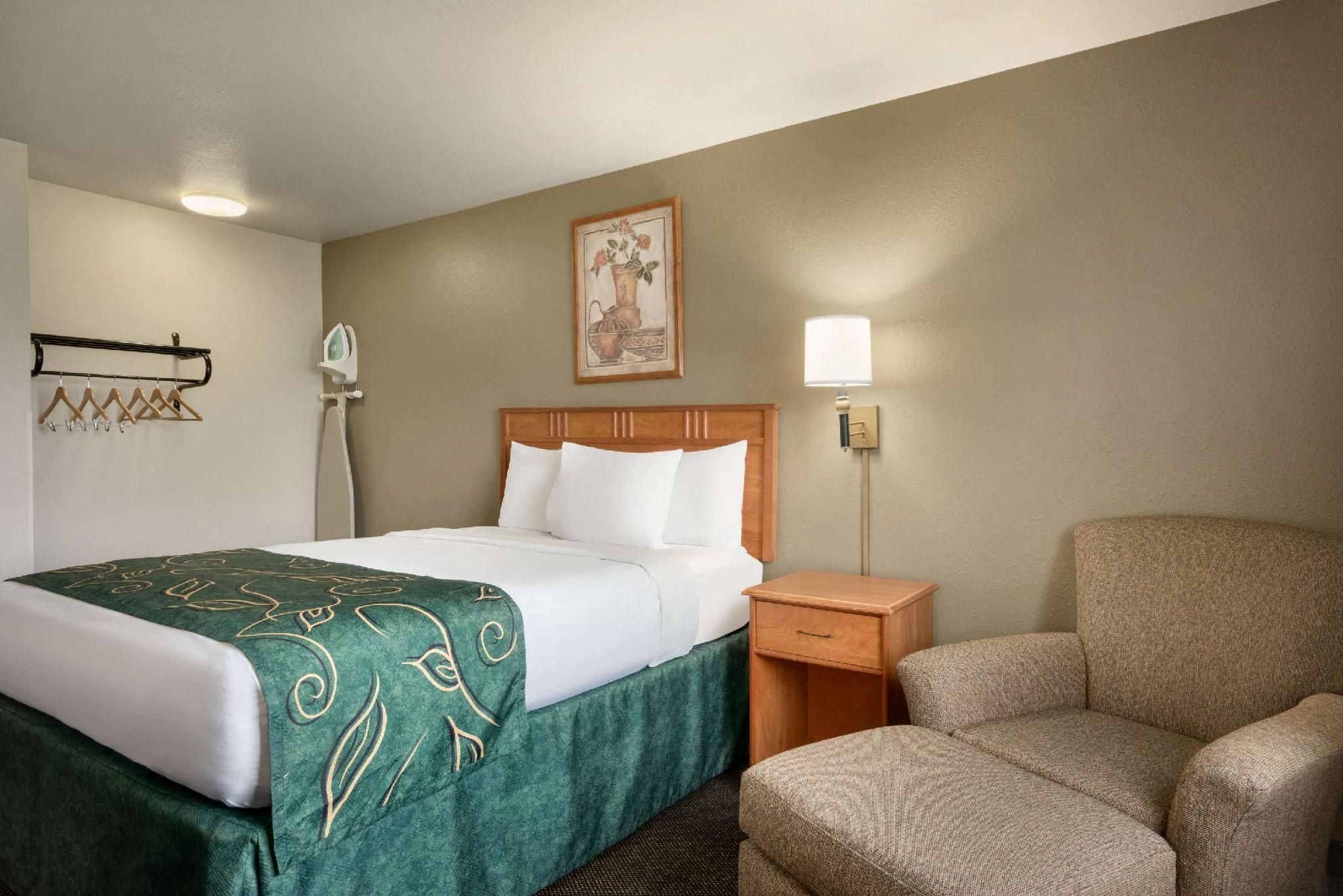 1 Queen Bed Non-Smoking