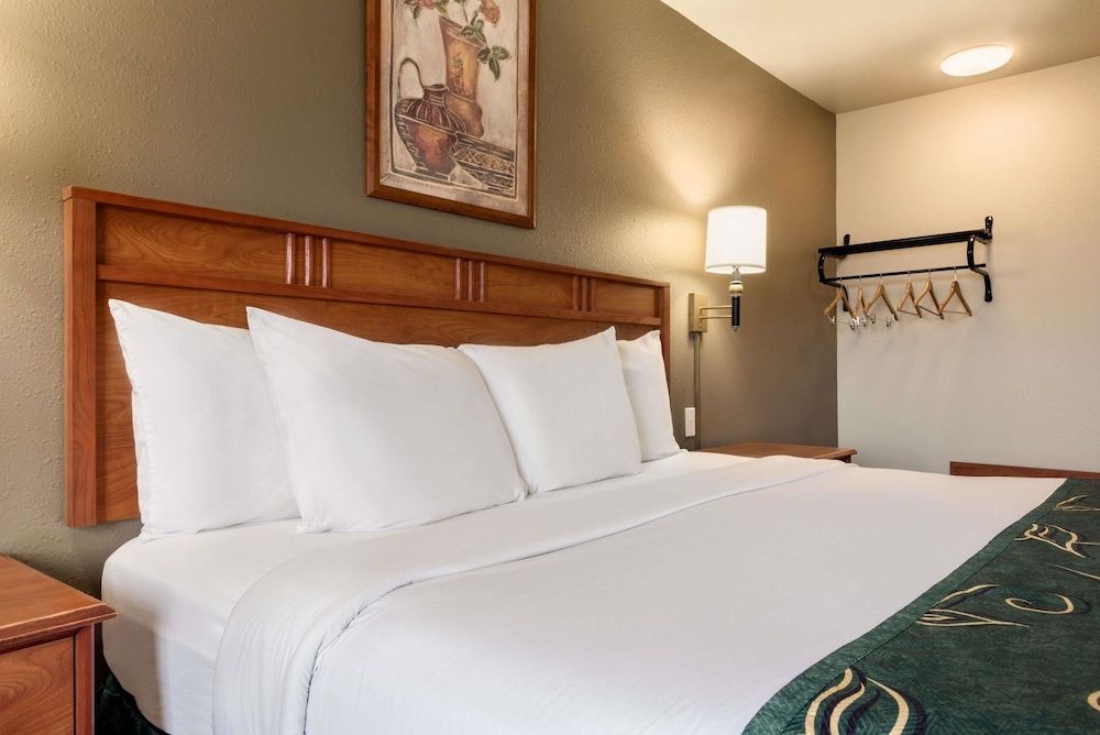 Room, 2 Queen Beds, Non Smoking