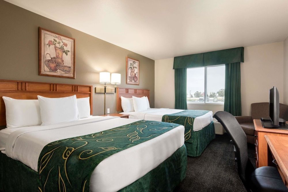 Room, 2 Queen Beds, Non Smoking