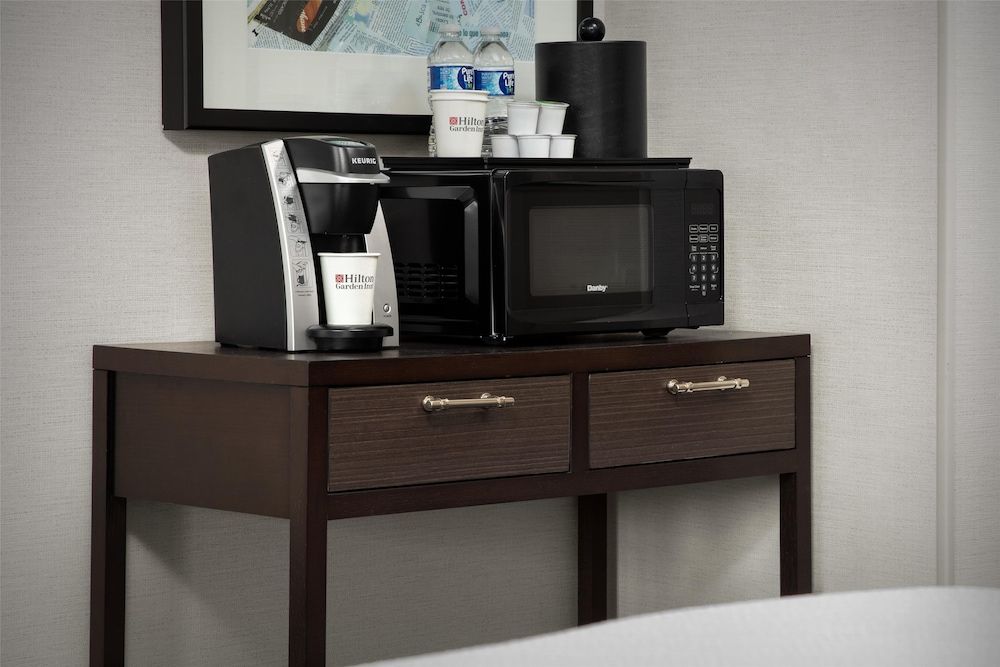 Room, 1 King Bed, Accessible, Bathtub (Hearing Impaired, Mini Fridge/Microwave)