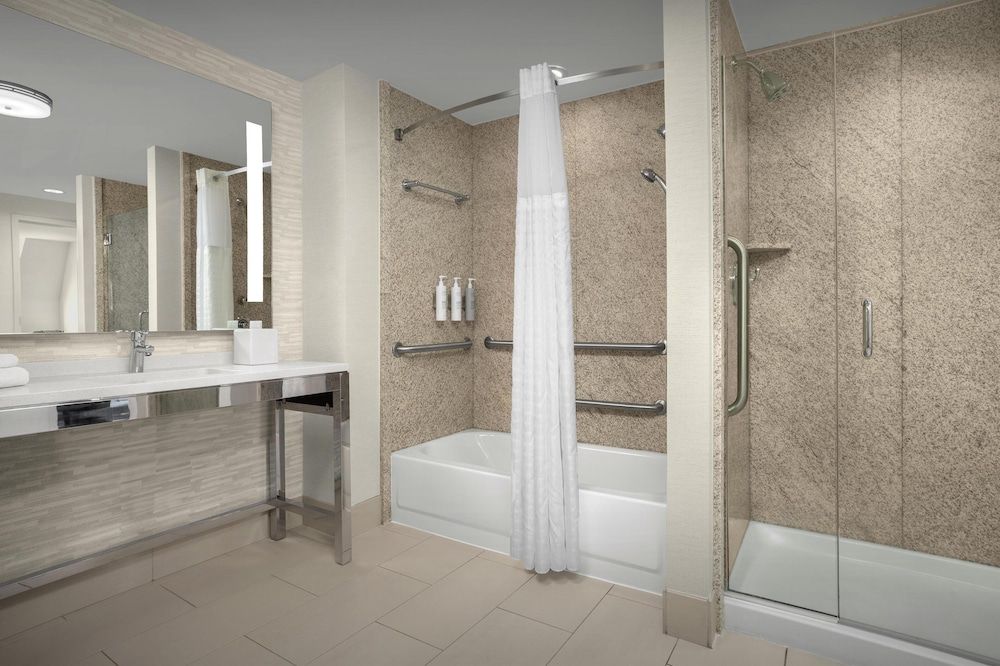 Suite, 1 King Bed, Accessible, Bathtub (Mini Fridge/Microwave)