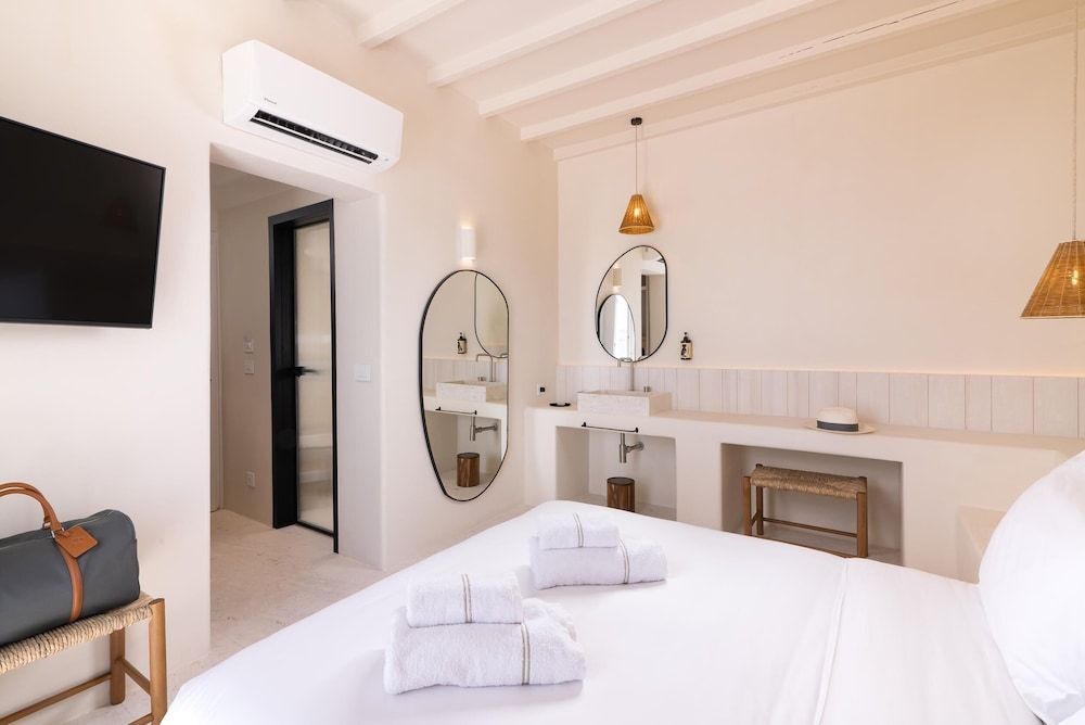 Porto Mykonos Hotel Deluxe Double Room, Sea View 9