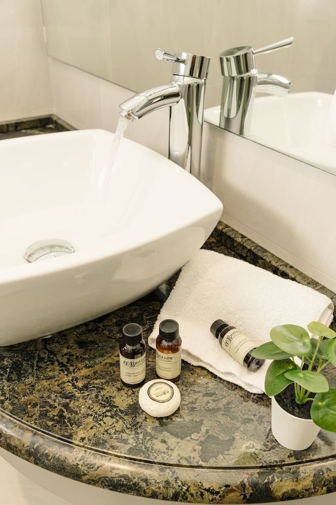 Hotel Cosmopolitan Classic Twin Room, 2 Twin Beds 4